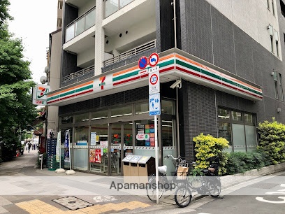 コンビニ　セブン－イレブン中央区新川２丁目店（コンビニ）まで220m