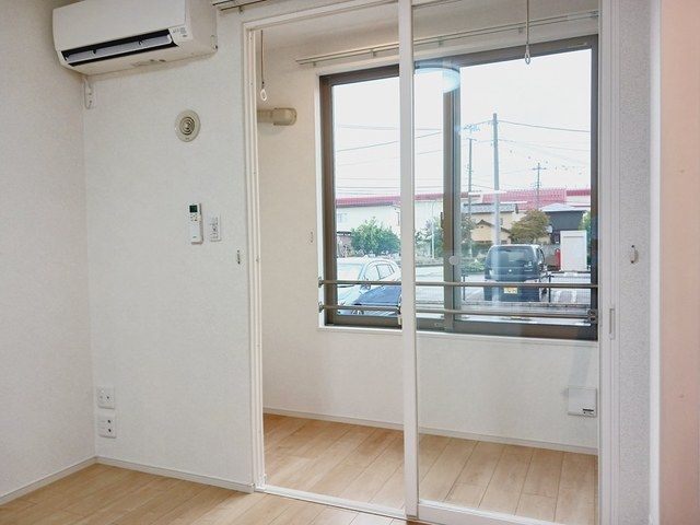 バルコニー　雨の日でも安心のサンルームです