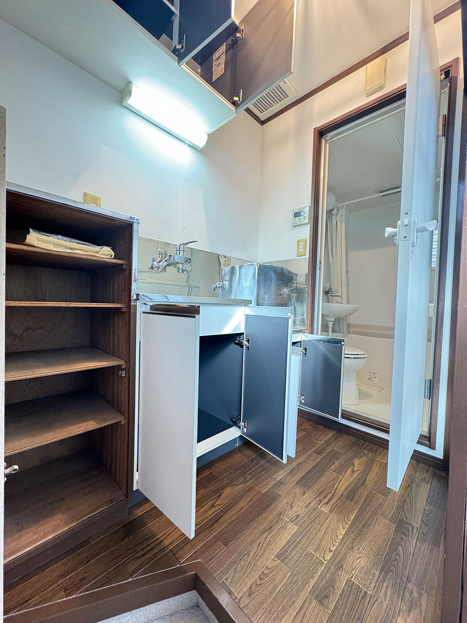 玄関　※別部屋参考写真