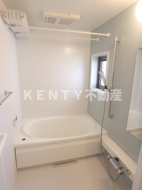 バス・シャワールーム　コンパクトで使いやすいお風呂です