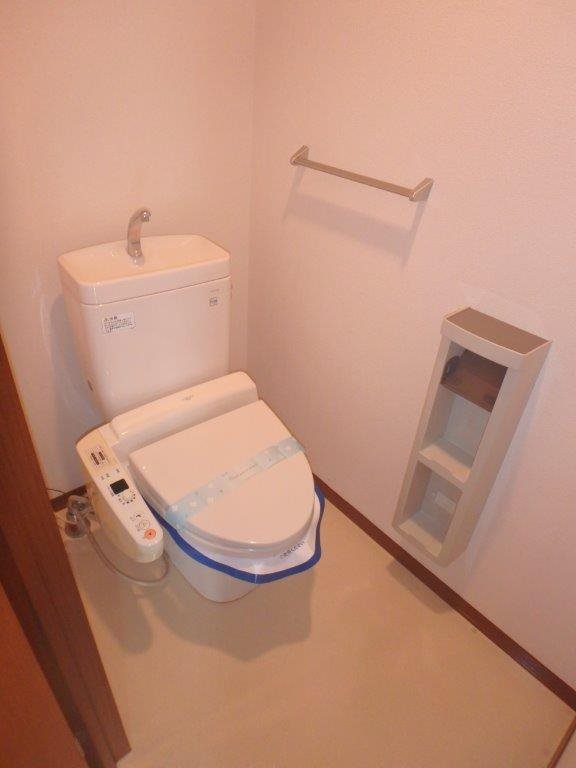 トイレ　温水洗浄便座