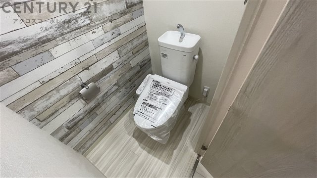 トイレ　温水洗浄便座機能付き♪