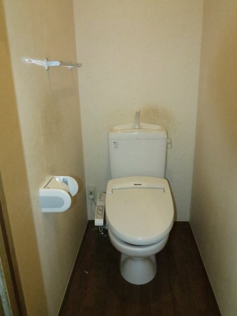 トイレ　温水暖房便座（イメージ）