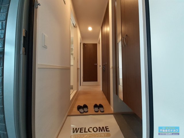 玄関　※同タイプの部屋写真です