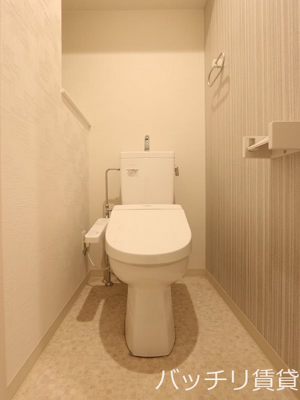 トイレ　別号室の画像。現況を優先します。