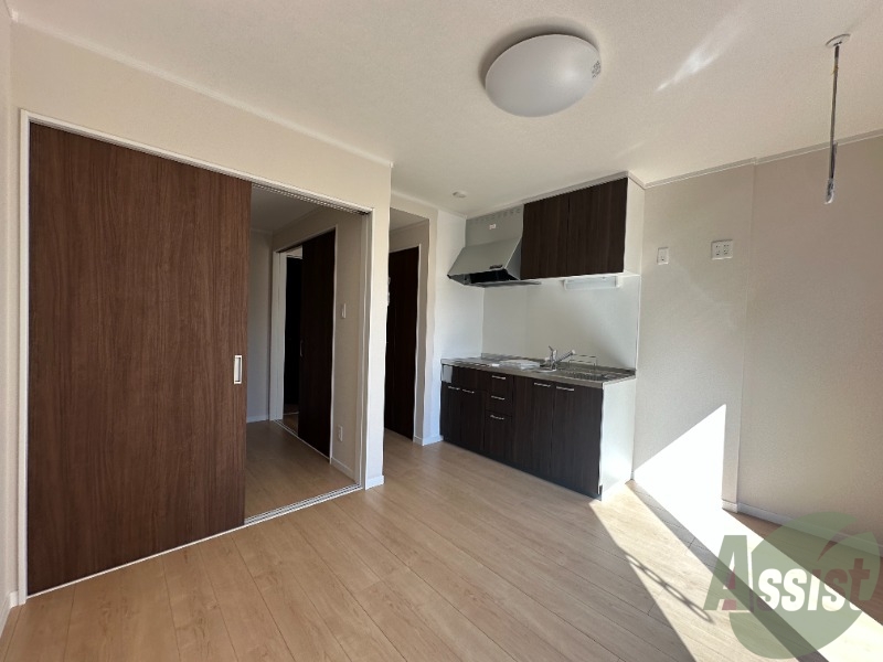 居室・リビング　ＤＫ７．５帖と洋室２．５帖を繋げて広くすることも出来ます。