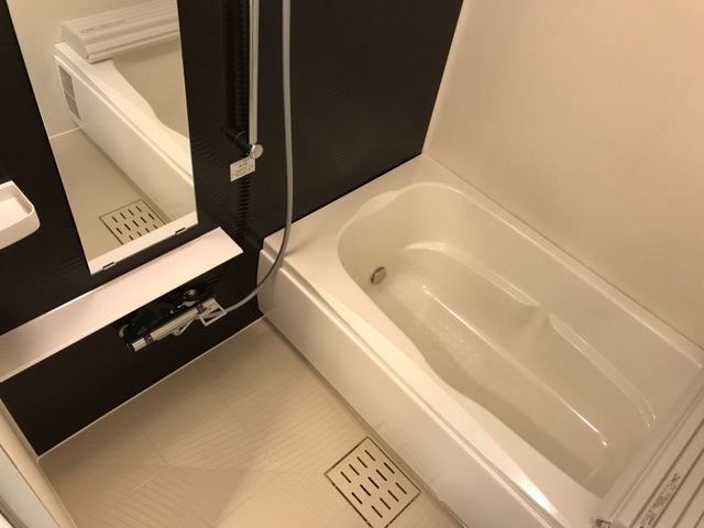 バス・シャワールーム　写真は反転のお部屋です