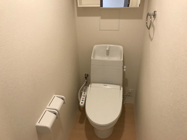 トイレ　写真は反転のお部屋です