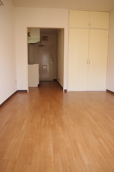 その他部屋・スペース　キッチンと洋室の間に扉がありますので、油とびも心配ありません