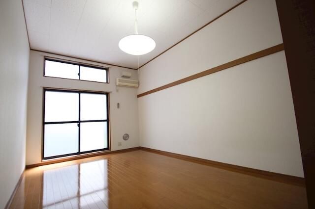 居室・リビング　別部屋参考写真となります