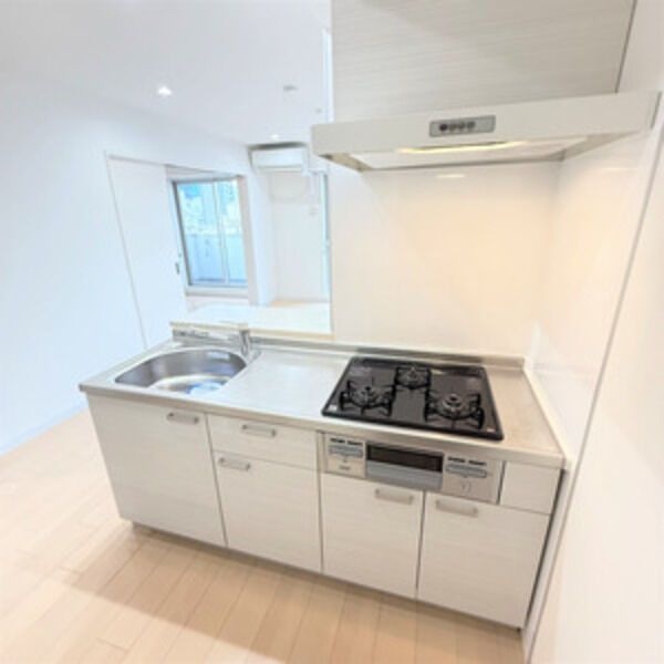 キッチン　※写真は同じマンションの違う部屋のものになります。