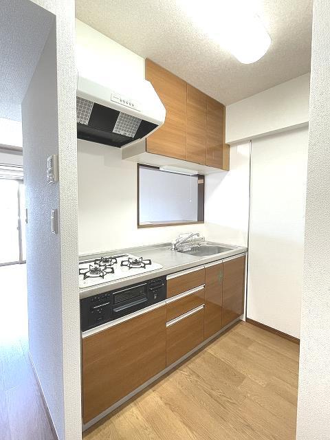 キッチン　システムキッチン・３口ガスコンログリル付き