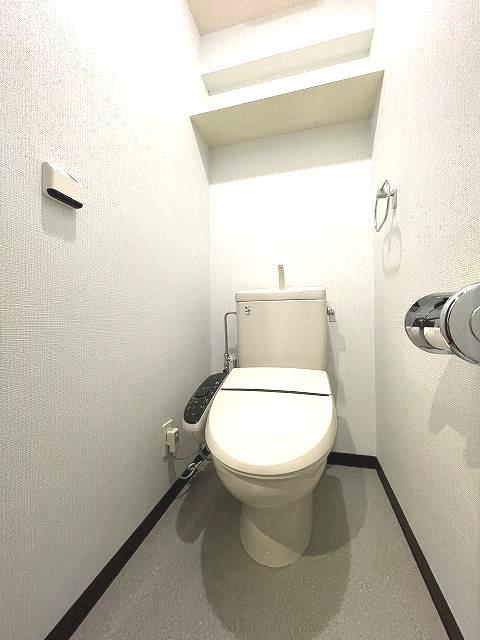 トイレ　温水洗浄便座