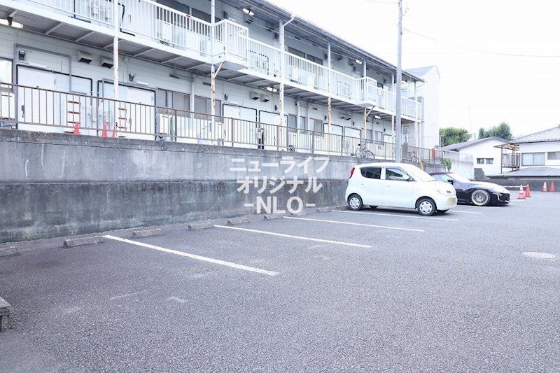 駐車場　敷地内駐車場有り（月4400円/空き区画要確認）☆