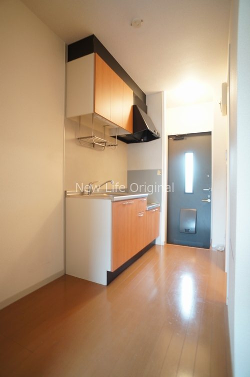 その他部屋・スペース　キッチン横には冷蔵庫や洗濯機を置けるスペースがございます☆