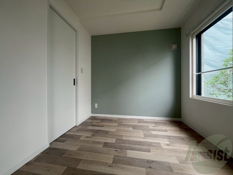 その他部屋・スペース　こちらのお部屋は光が差し込む、温かみのあるお部屋です。