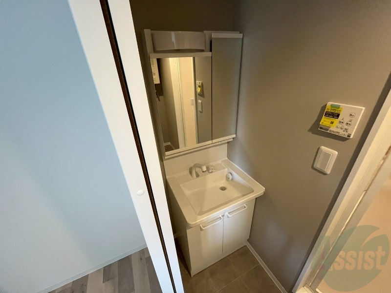 洗面設備　独立洗面台です。大きくてよいですね。シャンプーもできます！