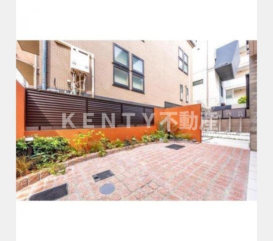 エントランス　ゆとりのあるエントランスです