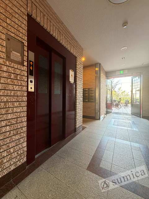 エントランス　明るいエントランスであなたのお帰りをお待ちします＾＾