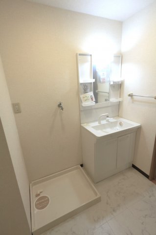 洗面設備　参考写真（同物件別部屋）