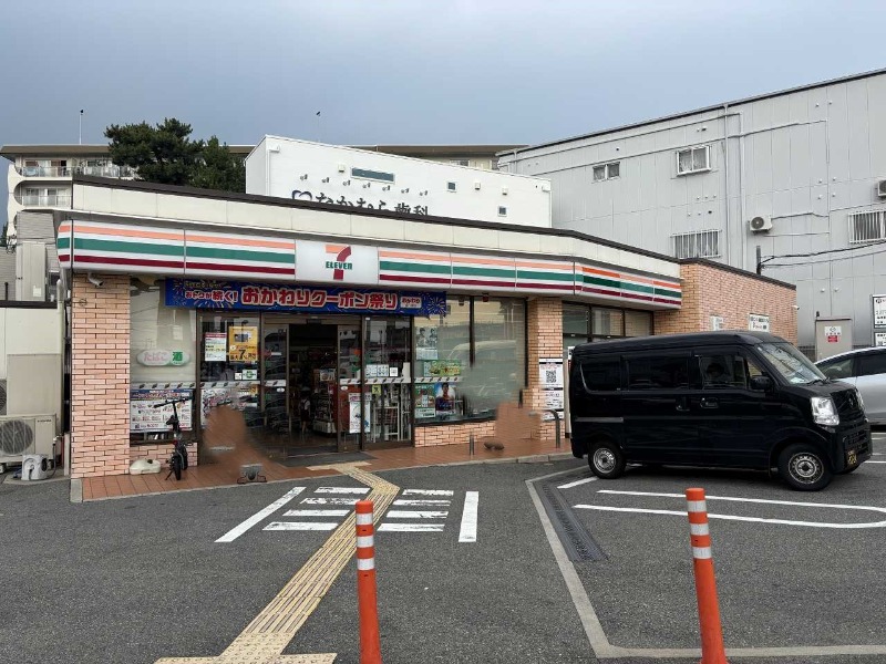 コンビニ　セブンイレブン東豊中4丁目店（コンビニ）まで1117m