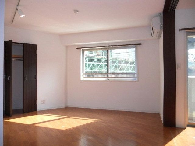 その他　★角部屋、窓あり★