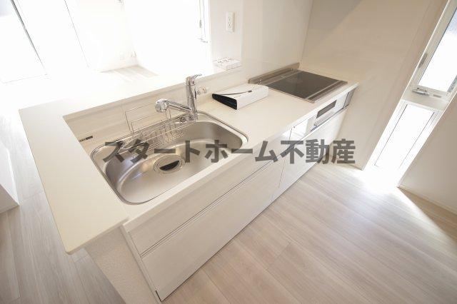 キッチン　コンパクトなキッチンで掃除もラクラク