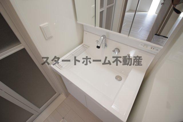 洗面設備　コンパクトで使いやすい洗面所