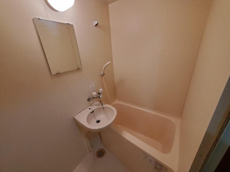 バス・シャワールーム　シンプルな浴室です！