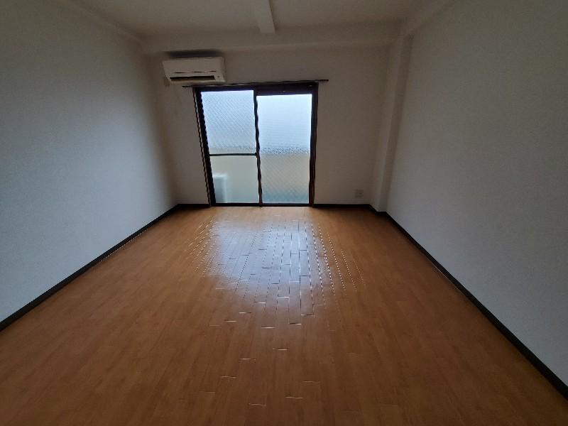 居室・リビング　エアコン付きで快適に過ごせます！