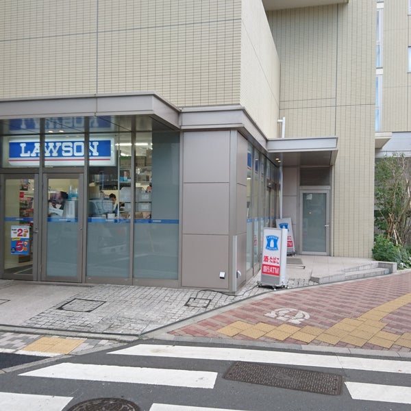 コンビニ　ローソン本郷一丁目春日通店（コンビニ）まで102m