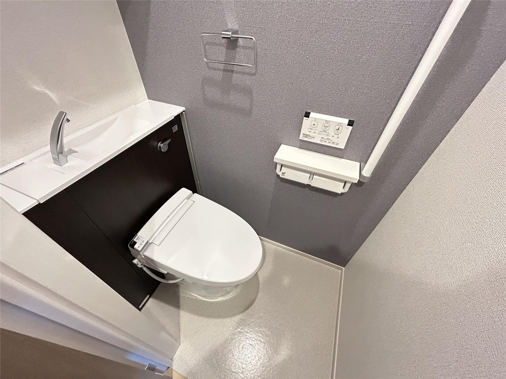 トイレ　温水洗浄暖房便座付トイレ