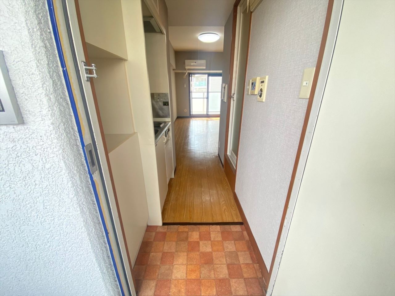 玄関　ラフィネ新栄