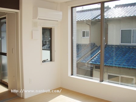 その他設備　エアコンつき／窓が大きく明るい♪