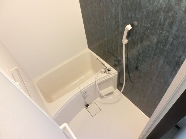 バス・シャワールーム　浴室乾燥機も付いております