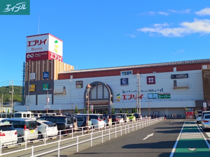 ショッピングセンター　エブリイOkanaka津高（ショッピングセンター）まで2234m