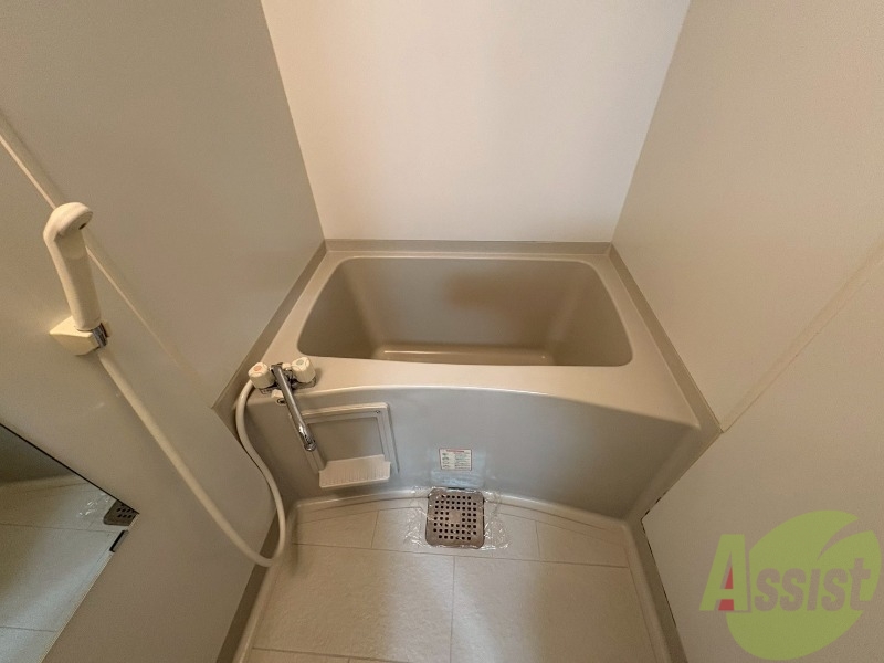 バス・シャワールーム　浴室はゆったりと浸かれるサイズ感になっていますね。