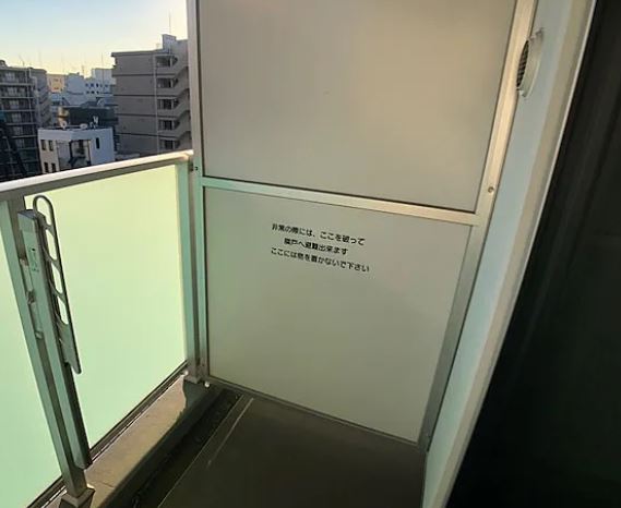 バルコニー　バルコニーからの眺めを楽しみながら食事をしませんか