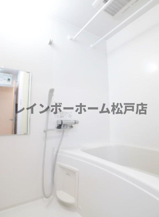 バス・シャワールーム　日々の疲れを癒すお風呂付です