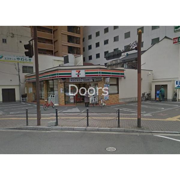 コンビニ　セブンイレブン岡山内山下１丁目店（コンビニ）まで298m