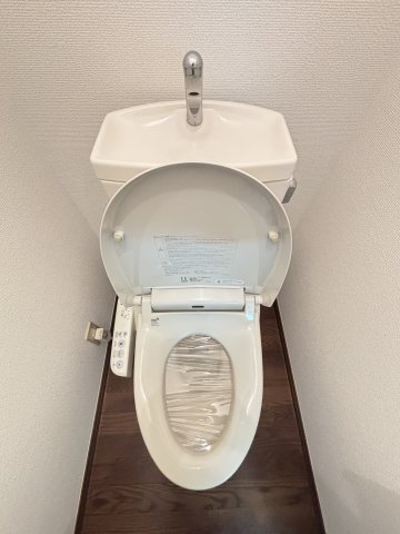 トイレ　写真は別部屋のものになります。