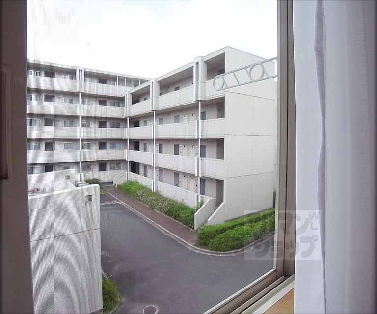 バルコニー　洗濯物干すスペースです。