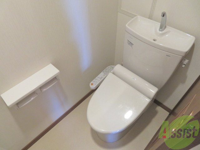 トイレ　ウォシュレット付きのトイレです。シャワートイレは日本の宝。