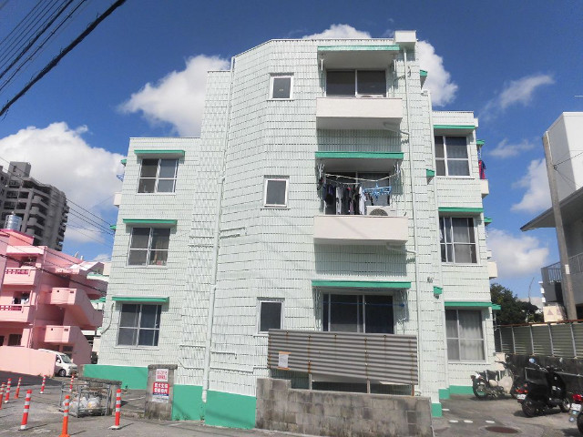 建物外観　※室内写真は別のお部屋の写真を使用しています。
