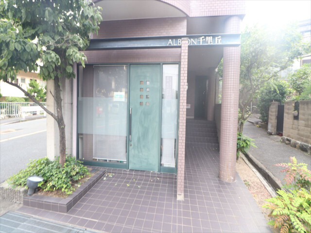 エントランス　オートロック付きで安心です
