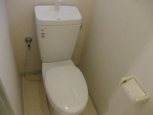 トイレ　同物件別号室の写真です。