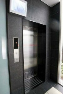 ロビー　メゾンドアーク南大井