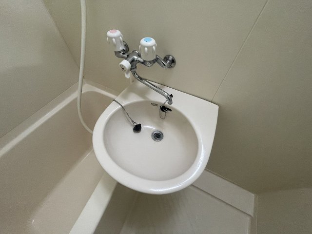 洗面設備　ゆったりとスペースのある洗面所