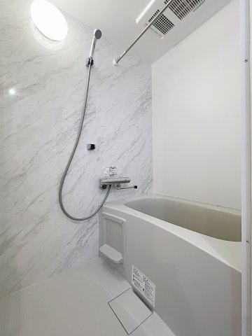 バス・シャワールーム　★雨の日でも洗濯物が干せる浴室乾燥機付き★