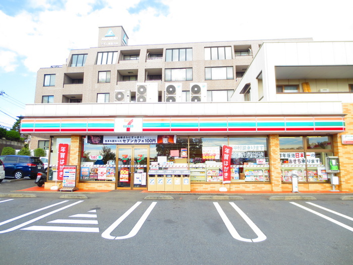 コンビニ　セブンイレブン（コンビニ）まで700m